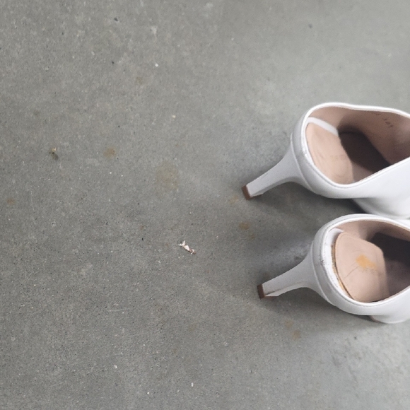 Stuart Weitzman Elegant White Women's Shoes - Picture 11 of 13